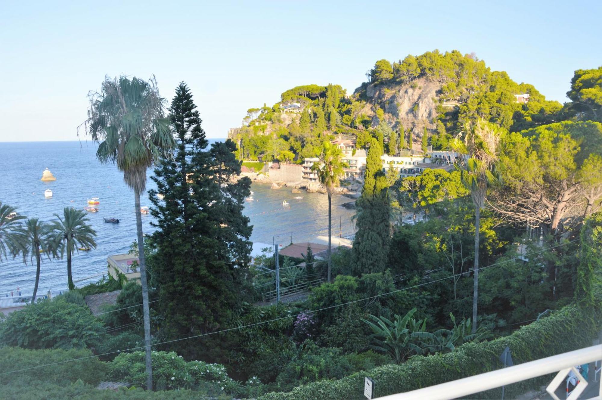 B&B A Due Passi Dal Mare Taormina Exterior photo