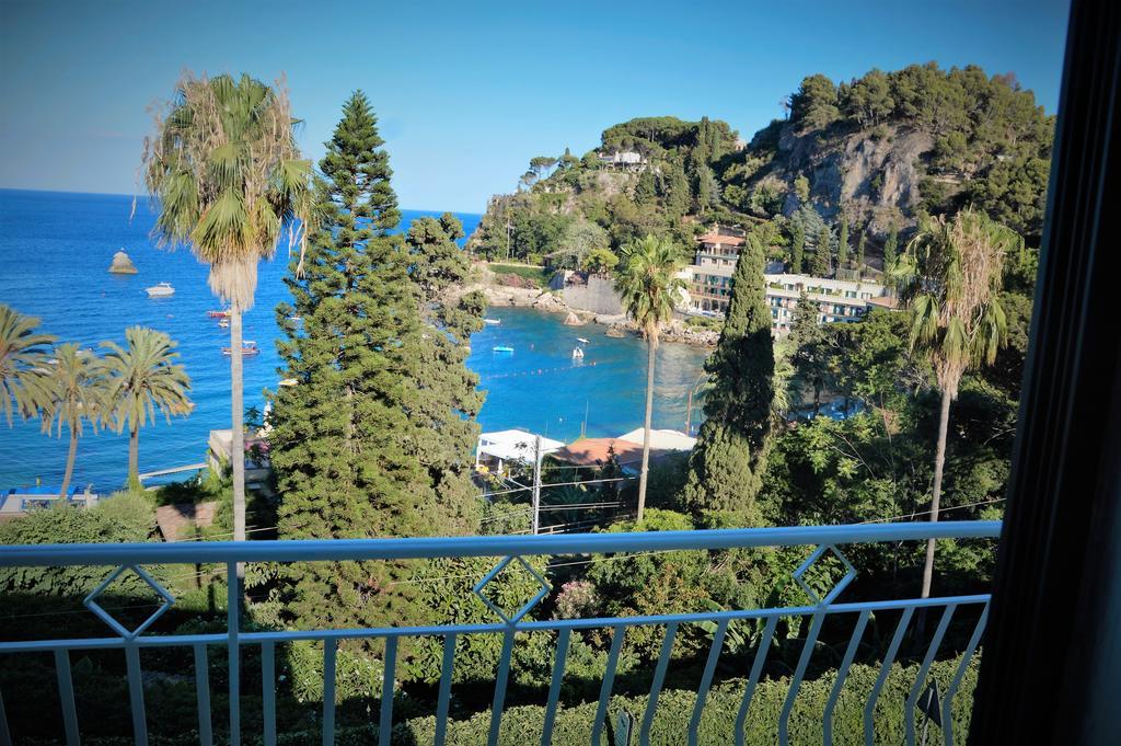 B&B A Due Passi Dal Mare Taormina Exterior photo