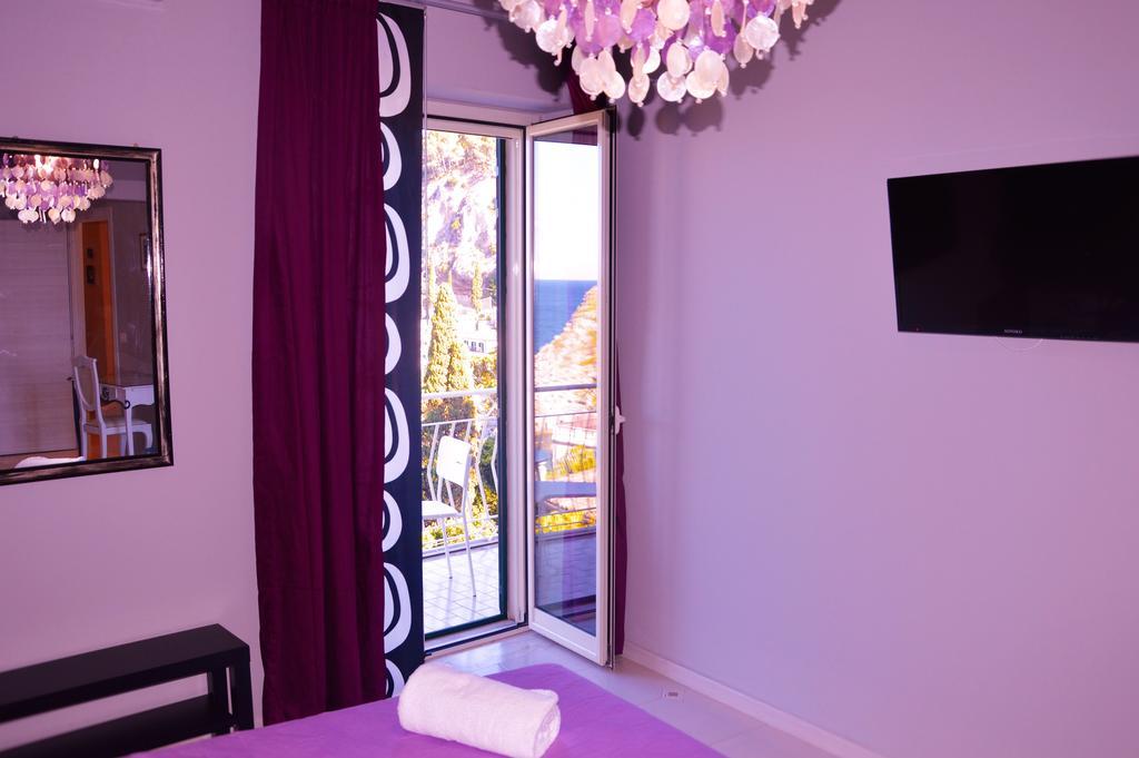 B&B A Due Passi Dal Mare Taormina Exterior photo