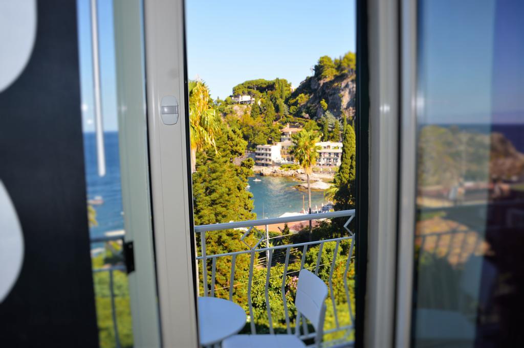 B&B A Due Passi Dal Mare Taormina Exterior photo