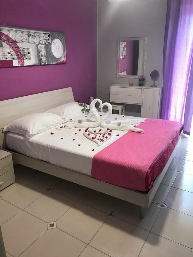 B&B A Due Passi Dal Mare Taormina Exterior photo